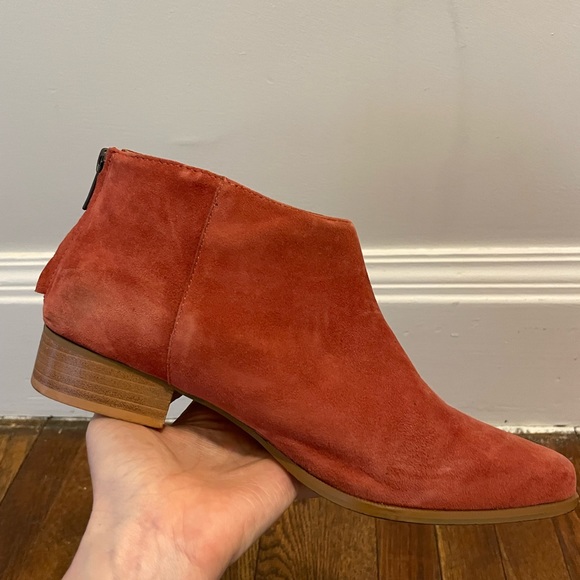 Intentionally Blank red suede booties - Picture 1 of 3